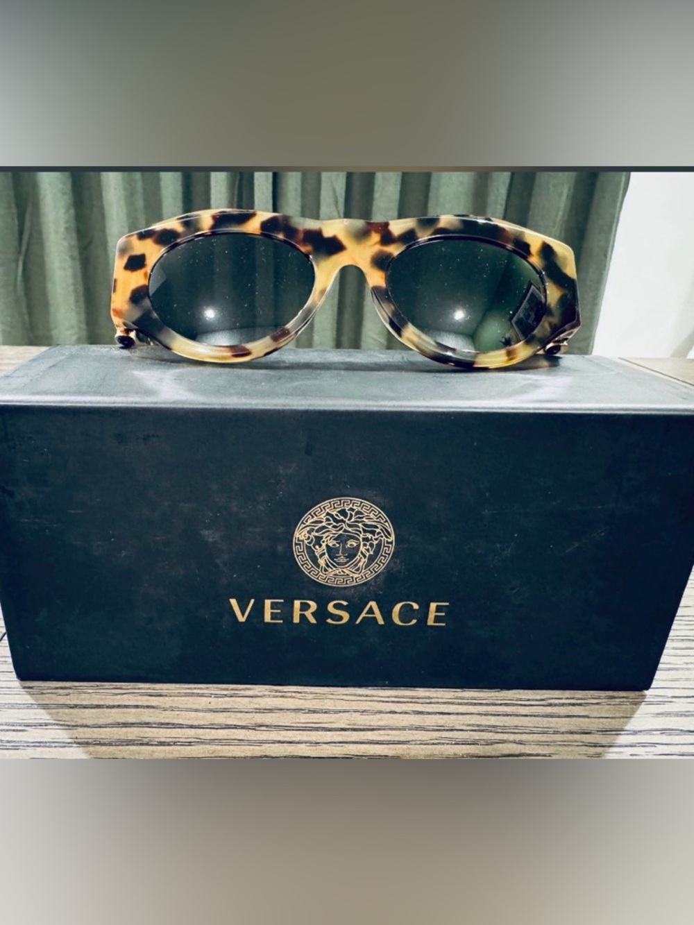 WITH BOX Versace Women's cheetah Tortoiseshell Sunglasses - Classic Round Frame